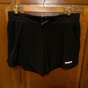 Patagonia Black Nine Trails Shorts- 6” Sz Medium